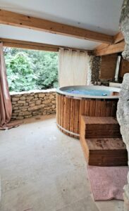 bain nordique massant sur terrasse privative de la love room