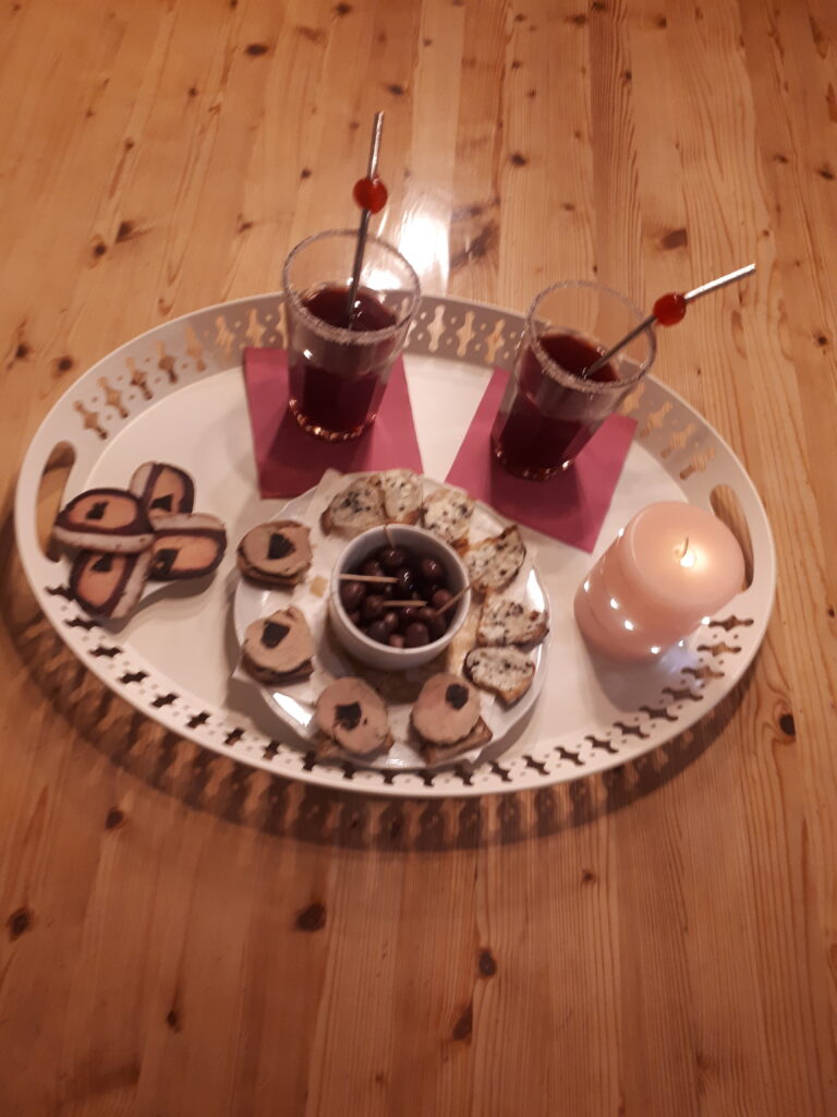 apéritif fait maison fois gras, magret et truffes