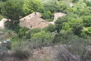 falaise-le-beaucet-nature-gites-chambre-d'hotes-romantique-verdure