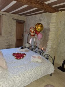 chambre d'hôte-romantique-troglodyte-Provence saint valentin