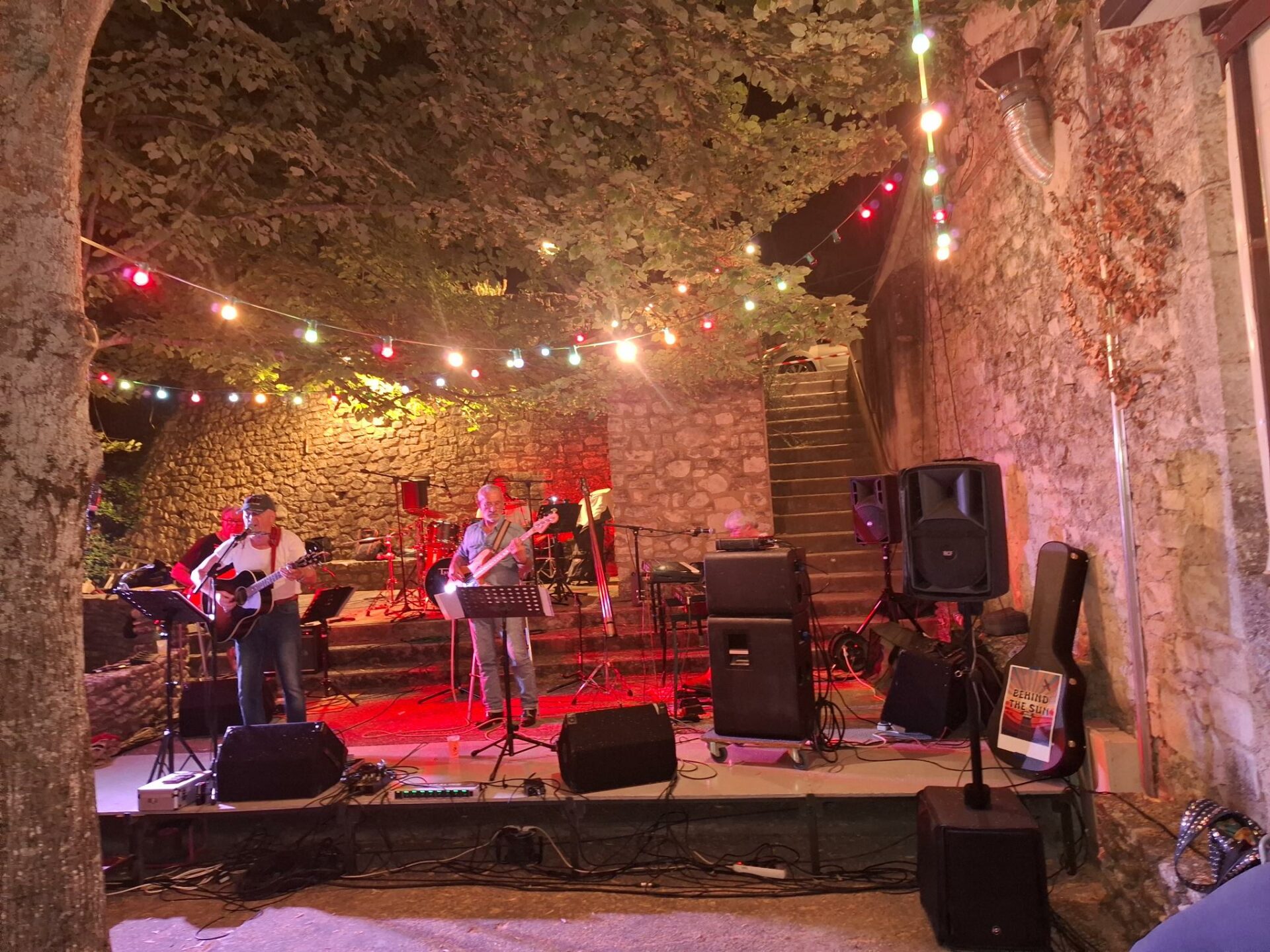 groupe Behind the Sun en live au Beaucet